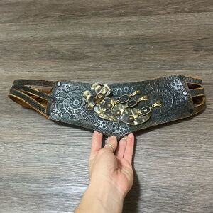 Vintage statement leather belt